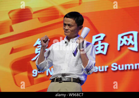 Jack Ma Yun, fondateur et président du Groupe d''Alibaba, prononce un discours lors du 9e Sommet Netrepreneur à Hangzhou city, province de Zhejiang, Chine de l'Est Banque D'Images