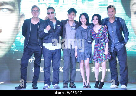 (De gauche) Hong Kong administration Felix Chong Man-Keung, Alan Mak Siu Fai, Hong Kong l'acteur Tony Leung, l'actrice chinoise Zhou Xun, Taiwanese singer et ac Banque D'Images