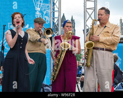 Jazz Band au Edinburgh Festival Fringe 2019, Royal Mile, Édimbourg, Écosse, Royaume-Uni. Banque D'Images