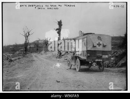 Am'n'est-à-dire American Ambulance sur route de Verdun, éclatement du shell Banque D'Images