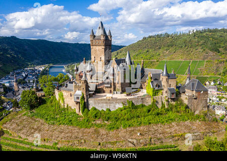 Le château impérial de Cochem, Château Reichsburg Cochem, reconstruit dans le style néo-gothique protège-ville de Cochem sur historique de la rive gauche de la rivière Moselle et C Banque D'Images