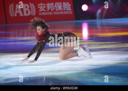 La patineuse artistique suisse Sarah Meier effectue au cours de l'événement d'Art on Ice à Shanghai, Chine, 27 mai 2012. Banque D'Images