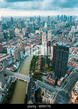 Vue aérienne de gratte-ciel de Shanghai s'en chinois Mega city Banque D'Images