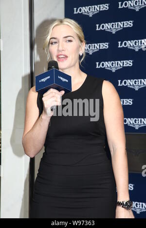 L'actrice britannique Kate Winslet prend la parole à l'occasion de la cérémonie d'ouverture du magasin phare de la marque horlogère Longines à Hong Kong, Chine, 9 Dece Banque D'Images