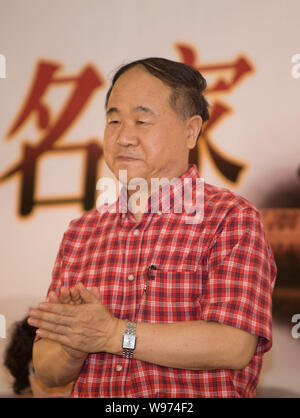 --FILE--auteur et l'écrivain chinois Mo Yan assiste à un événement de l'apprentissage 2e Festiva à Hangzhou city, province de Zhejiang, Chine de l'est 11 septembre 20 Banque D'Images