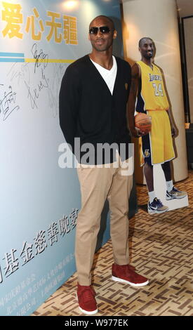 NBA superstar Kobe Byrant assiste à un banquet de bienfaisance de la Kobe Bryant China Fund à Shanghai, Chine, 14 août 2012. Banque D'Images