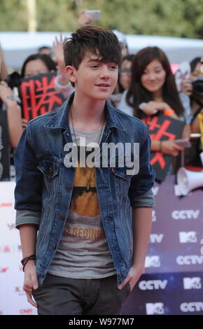 Le chanteur Greyson Chance arrive pour la 11e CCTV-MTV Music Awards Gala à Beijing, Chine, 21 août 2012. Banque D'Images