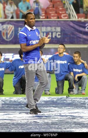 L'ancien attaquant de Chelsea Didier Drogba, le nouveau membre de la Shanghai Shenhua, est photographié pendant le 17ème tour de l'Association de football chinoise 2012 Banque D'Images