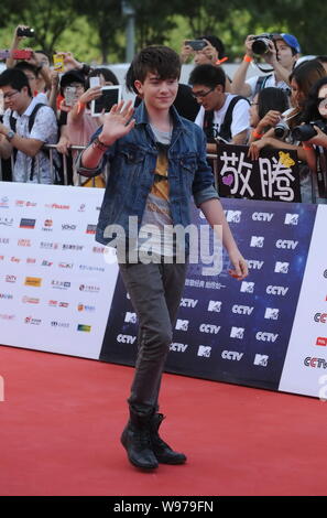 Le chanteur Greyson Chance arrive pour la 11e CCTV-MTV Music Awards Gala à Beijing, Chine, 21 août 2012. Banque D'Images