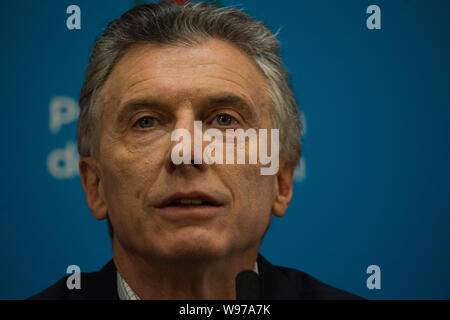 Buenos Aires, Argentine. Août 12, 2019. Le Président de l'Argentine, Mauricio Macri, qui a été défait dans les élections primaires pour la réélection, au cours d'une conférence de presse à la Casa Rosada (Maison du Gouvernement à Buenos Aires, Argentine, le lundi, Août 12, 2019. Crédit : Mario De Fina/FotoArena/Alamy Live News Banque D'Images