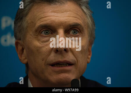 Buenos Aires, Argentine. Août 12, 2019. Le Président de l'Argentine, Mauricio Macri, qui a été défait dans les élections primaires pour la réélection, au cours d'une conférence de presse à la Casa Rosada (Maison du Gouvernement à Buenos Aires, Argentine, le lundi, Août 12, 2019. Crédit : Mario De Fina/FotoArena/Alamy Live News Banque D'Images