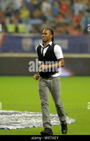 L'ancien attaquant de Chelsea Didier Drogba, le nouveau membre de la Shanghai Shenhua, est photographié pendant le 17ème tour de l'Association de football chinoise 2012 Banque D'Images