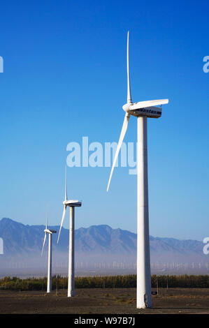 --FILE--les éoliennes Vestas tourbillon pour produire de l'électricité à la ferme éolienne de Dabancheng à Dabancheng (Chines Regio autonome du Xinjiang Uygur Banque D'Images