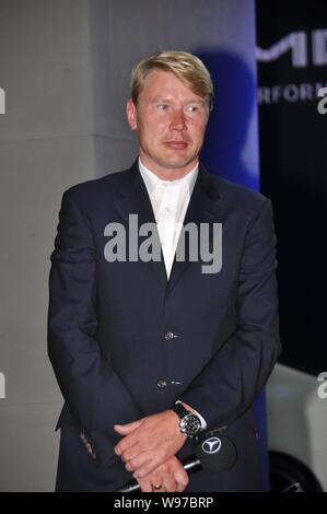 Ancien finlandais Champion du Monde de Formule 1 pilote Mika Hakkinen est photographié pendant un événement promotionnel à Shanghai, Chine, le 14 avril 2012. Banque D'Images