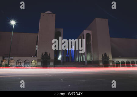 Musée et bibliothèque de l'Université de Sonora. L'UNISSON Rosales, Hermposillo Boulevard de Sonora au Mexique. de voiture, les lumières de la ville, nuit, ville, Architecture, bâtiment ....(Photo : Luis Gutierrez/NortePhoto).. Museo y biblioteca de la Universidad de Sonora. L'unisson. Bulevar rosales de Hermposillo, Sonora au Mexique. luces de automobiles, luces de la ciudad, ciduad de noche, arquitectrua, Edificio. Banque D'Images