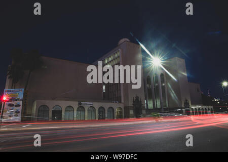 Musée et bibliothèque de l'Université de Sonora. L'UNISSON Rosales, Hermposillo Boulevard de Sonora au Mexique. de voiture, les lumières de la ville, nuit, ville, Architecture, bâtiment ....(Photo : Luis Gutierrez/NortePhoto).. Museo y biblioteca de la Universidad de Sonora. L'unisson. Bulevar rosales de Hermposillo, Sonora au Mexique. luces de automobiles, luces de la ciudad, ciduad de noche, arquitectrua, Edificio. Banque D'Images