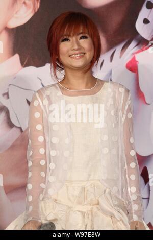 Selina Jen d'Argenta taïwanais sécurité pose au cours d'une conférence de presse pour le lancement de leur nouvel album, musique Blossomy, à Taipei, Taiwan, 14 Novembre Banque D'Images