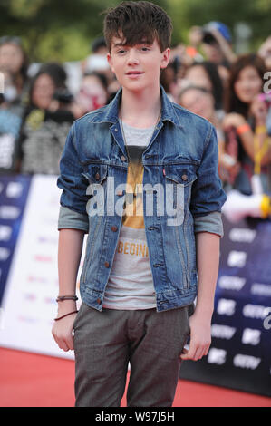 Le chanteur Greyson Chance arrive pour la 11e CCTV-MTV Music Awards Gala à Beijing, Chine, 21 août 2012. Banque D'Images