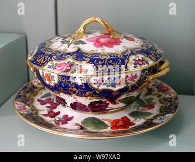 Service à dessert en porcelaine de Coalport, manufacture, probablement Années 1830 Années 1840 - Harewood House - West Yorkshire, Angleterre - Banque D'Images