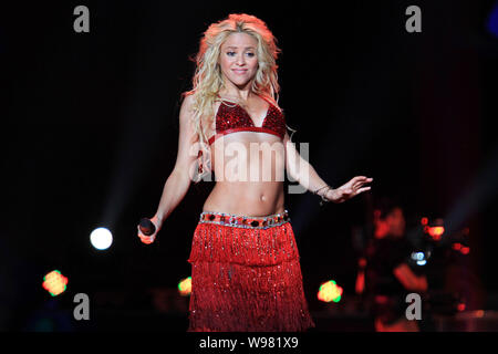 Shakira Mebarak pop star colombienne Ripoll effectue au cours d'un gala du Nouvel An à Shanghai, Chine de l'est de la province de Jiangsu, le 31 décembre 2010. Banque D'Images