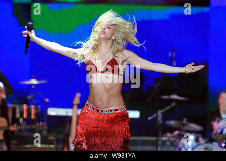 Shakira Mebarak pop star colombienne Ripoll effectue au cours d'un gala du Nouvel An à Shanghai, Chine de l'est de la province de Jiangsu, le 31 décembre 2010. Banque D'Images