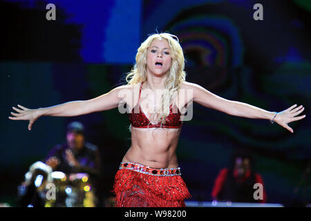 Shakira Mebarak pop star colombienne Ripoll effectue au cours d'un gala du Nouvel An à Shanghai, Chine de l'est de la province de Jiangsu, le 31 décembre 2010. Banque D'Images