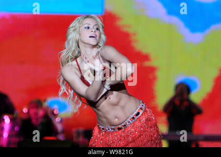 Shakira Mebarak pop star colombienne Ripoll effectue au cours d'un gala du Nouvel An à Shanghai, Chine de l'est de la province de Jiangsu, le 31 décembre 2010. Banque D'Images