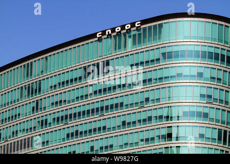 --FILE--Vue sur le siège de la CNOOC (China National Offshore Oil Corporation), à Beijing, Chine, 13 octobre 2010. Chines haut de l'exploitation pétrolière et Banque D'Images