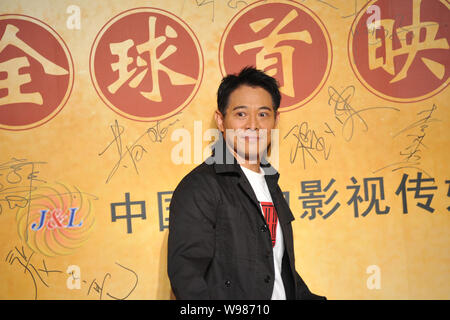 Acteur martial chinois Jet Li, également connu sous le nom de Li Lianjie assiste à la première du film, son amour, à Beijing, Chine, 22 septembre 2011. Banque D'Images