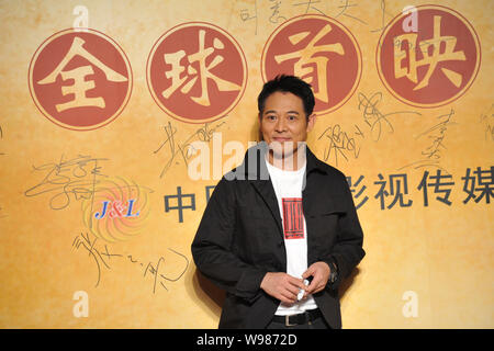 Acteur martial chinois Jet Li, également connu sous le nom de Li Lianjie assiste à la première du film, son amour, à Beijing, Chine, 22 septembre 2011. Banque D'Images