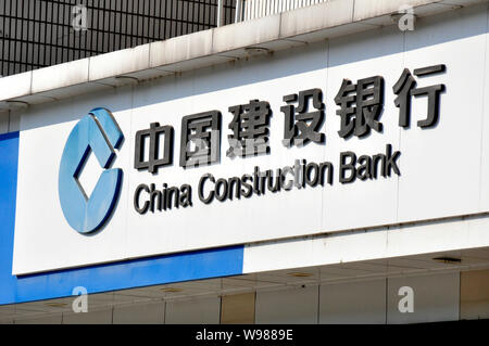 --File--Vue d'une succursale de la Banque de Construction de Chine (BCC) dans le sud-est de Chines Dexing, province de Jiangxi, 14 novembre 2011. Le sondage, commandé b Banque D'Images