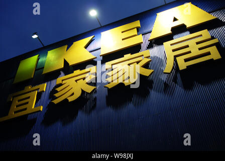 --File--Vue d'un magasin Ikea à Beijing, Chine, 4 novembre 2011. Les détaillants suédois de magasins en Chine sont devenus une destination de loisir préférées f Banque D'Images