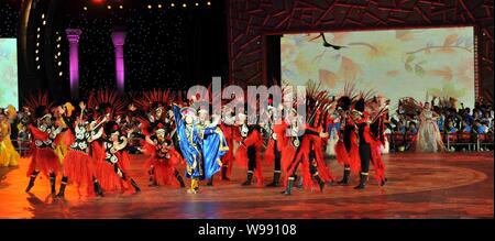 L'opéra de Pékin lors de la cérémonie de clôture de la 26e Universiade d'été à Shenzhen, Chine du sud, la province de Guangdong, Chine, 23 août 2011. Banque D'Images