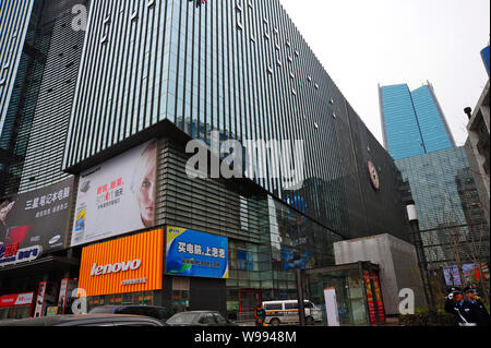 Avis d'un centre commercial de produits numériques à Zhongguancun, connue comme la Silicon Valley chinoise, à Pékin, Chine, 21 avril 2010. Les centres commerciaux sont en train de devenir un Chi Banque D'Images