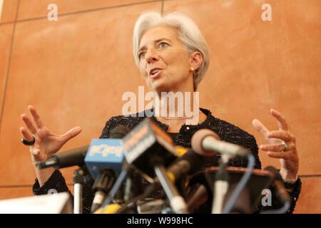 La ministre française des Finances Christine Lagarde parle lors d'une conférence de presse à Beijing, Chine, 9 juin 2011. Le Ministre chinois des Affaires étrangères Yang Jiechi le mercredi Banque D'Images