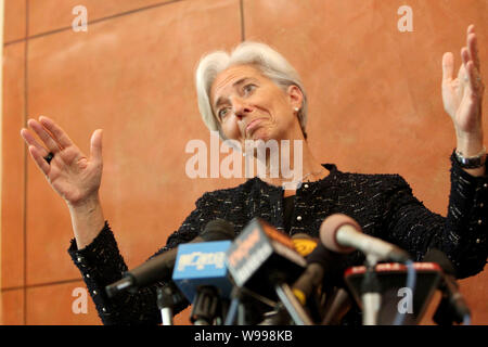 La ministre française des Finances Christine Lagarde parle lors d'une conférence de presse à Beijing, Chine, 9 juin 2011. Le Ministre chinois des Affaires étrangères Yang Jiechi le mercredi Banque D'Images