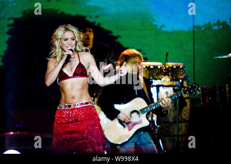 Shakira Mebarak pop star colombienne Ripoll effectue au cours d'un gala du Nouvel An à Shanghai, Chine de l'est de la province de Jiangsu, le 31 décembre 2010. Banque D'Images