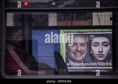 Buenos Aires, capitale fédérale, l'Argentine. Août 12, 2019. Près autour de 10:30 pm hier, le gouvernement a commencé à diffuser les premières données officielles de l'examen provisoire de la Principale, ouvert, simultanée et obligatoire (PASO). Quatre heures et demie après la clôture du scrutin, le premier pourcentage a commencé à être public après au moins 10  % de l'examen a été conclu dans la province de Buenos Aires, la capitale fédérale, Santa Fe et CÃ³rdoba, tel que déterminé par la Justice électorale.Les premiers chiffres ont montré une participation de 75,87 % (en ligne avec ce qui s'est passé dans le col 2015) et wi Banque D'Images