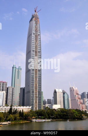 Le Xin Zhou 100, anciennement appelé le Xin Zhou Finance Centre Plaza, est vu en construction dans la ville de Shenzhen, province de Guangdong, en Chine du sud 13 AP Banque D'Images