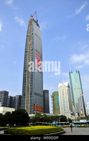 Le Xin Zhou 100, anciennement appelé le Xin Zhou Finance Centre Plaza, est vu en construction dans la ville de Shenzhen, province de Guangdong, en Chine du sud 13 AP Banque D'Images