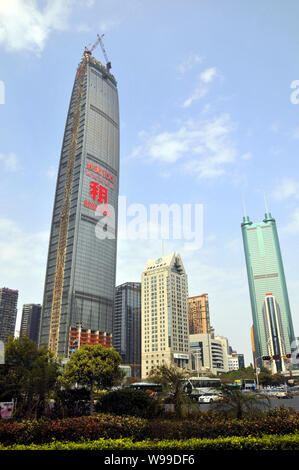 Le Xin Zhou 100, anciennement appelé le Xin Zhou Finance Centre Plaza, est vu en construction dans la ville de Shenzhen, province de Guangdong, en Chine du sud 13 AP Banque D'Images