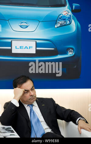 --FILE--Carlos Ghosn, PDG et président de Renault et Nissan, est interviewé à l'auto de Shanghai à Shanghai, Chine, le 19 avril 2011. Le Français aut Banque D'Images