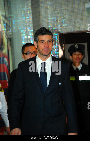 L'ancien gardien de but italien Francesco Toldo est photographié avant la cérémonie d'ouverture d'un nouveau Interstore à Shanghai, Chine, le 26 février 2011. Banque D'Images