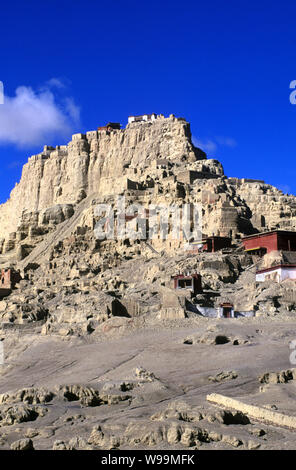 --FILE--Ce fichier sans date photo montre le paysage de ruines de la dynastie des Gugé dans Zanda county, Ngari, préfecture autonome du Tibet, Chine du Sud-Ouest Banque D'Images