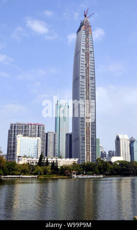 Le Xin Zhou 100, anciennement appelé le Xin Zhou Finance Centre Plaza, est vu en construction dans la ville de Shenzhen, province de Guangdong, en Chine du sud 13 AP Banque D'Images