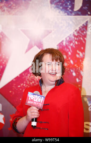 La chanteuse britannique Susan Boyle assiste à une conférence de presse pour Chinas Got Talent à Shanghai, Chine, le 8 juillet 2011. Banque D'Images