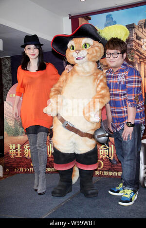 L'actrice taïwanaise Hsu Vivian assiste à une conférence de presse pour le Cartoon Movie, Le Chat Botté, à Taipei, Taiwan, le 14 décembre 2011. Banque D'Images