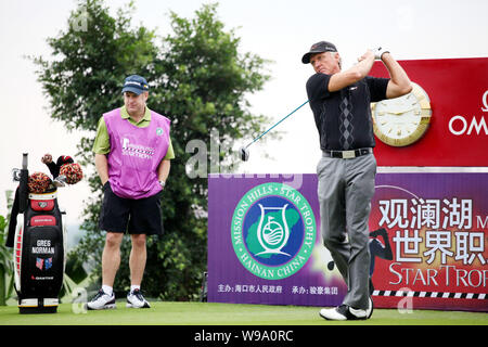 Golfeur Australien Greg Norman tees off un tir pendant le premier jour de la Mission Hills Star Trophy au Golf de Mission Hills à Haikou City, s Banque D'Images