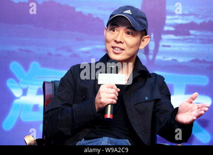 Acteur kungfu chinois Jet Li parle lors d'une conférence de presse pour le film de l'océan, le ciel, dans le nord-est de la municipalité de la province de Liaoning, Chine, 1 juin 2010. Banque D'Images