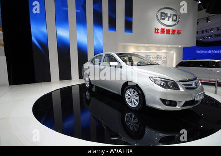 --FILE-- UNE BYD L3 est affichée à la 11e exposition Internationale Automobile de Beijing, connu sous le nom de Auto China 2010, à Beijing, Chine, le 24 avril 2010. Banque D'Images